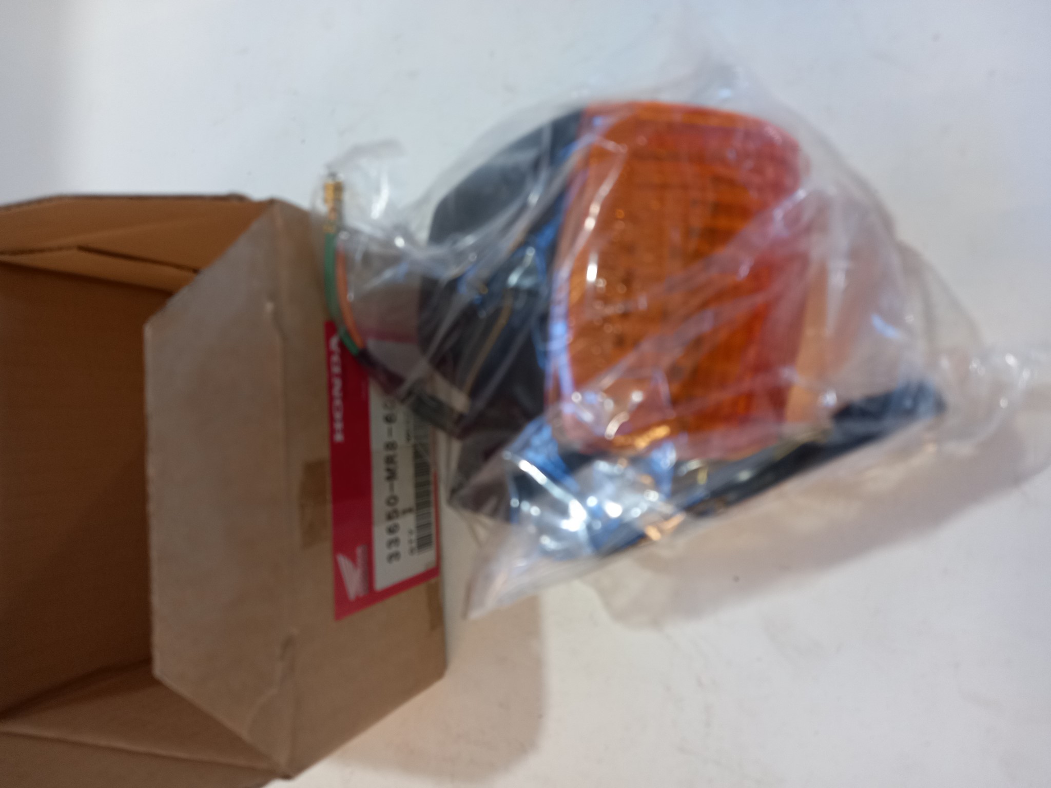Picture of Honda  BLINKER KOMPL., L. H. (12  33650-MR8-600